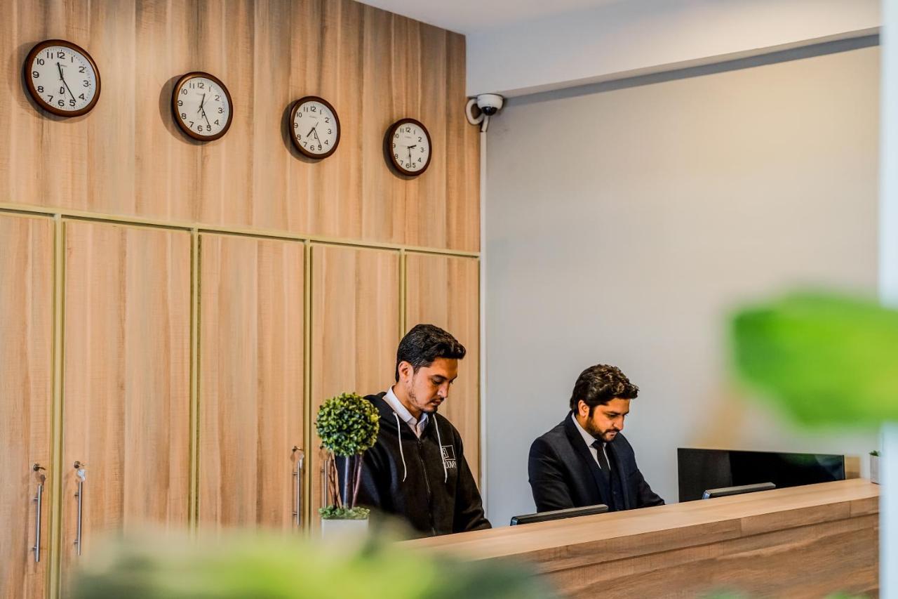Roomy Crossroads Hotel, Peshawar Esterno foto