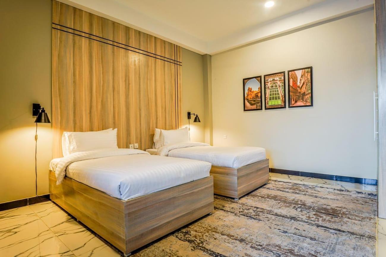 Roomy Crossroads Hotel, Peshawar Esterno foto