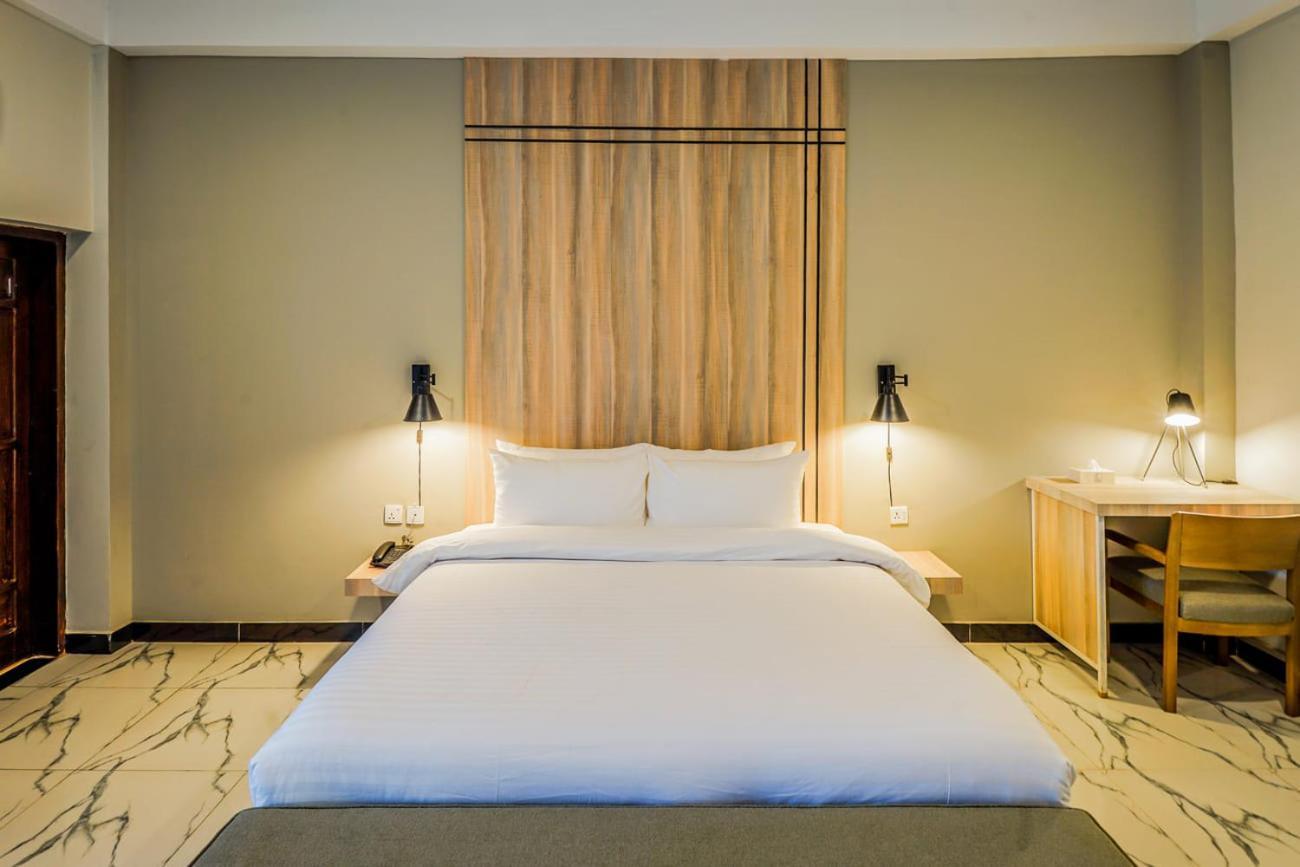 Roomy Crossroads Hotel, Peshawar Esterno foto
